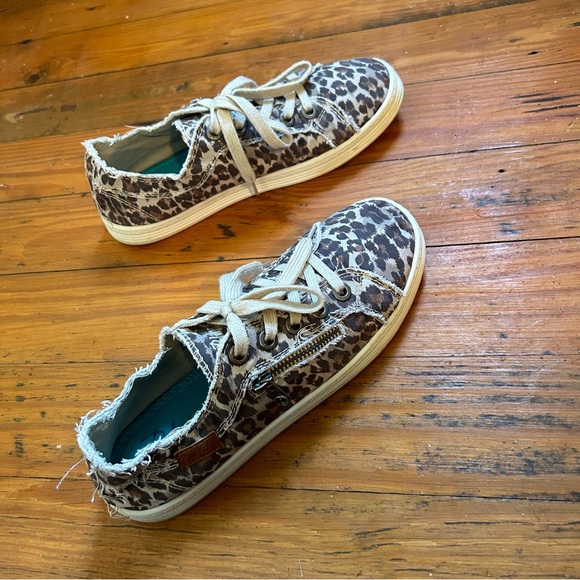 Cute Leopard Blowfish Tie Shoes 7.5 - Picture 3 of 9
